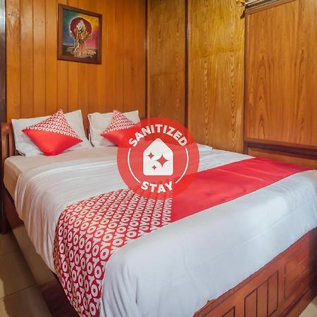 Vaccinated Staff - OYO 1300 Crecia Guest House Hatu Exterior foto