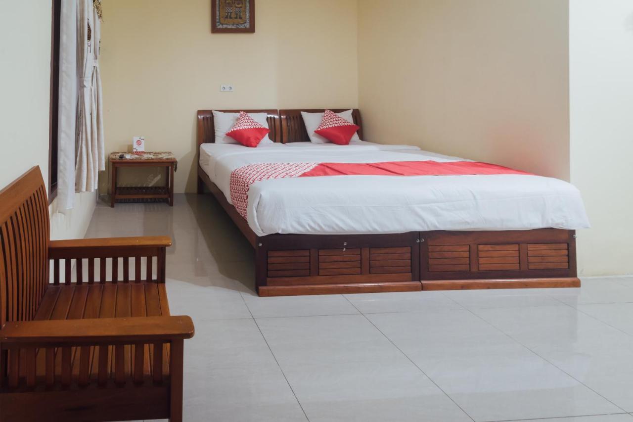 Vaccinated Staff - OYO 1300 Crecia Guest House Hatu Exterior foto