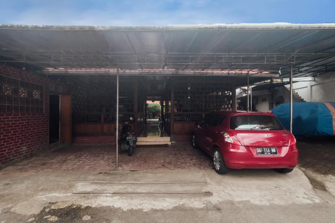 Vaccinated Staff - OYO 1300 Crecia Guest House Hatu Exterior foto