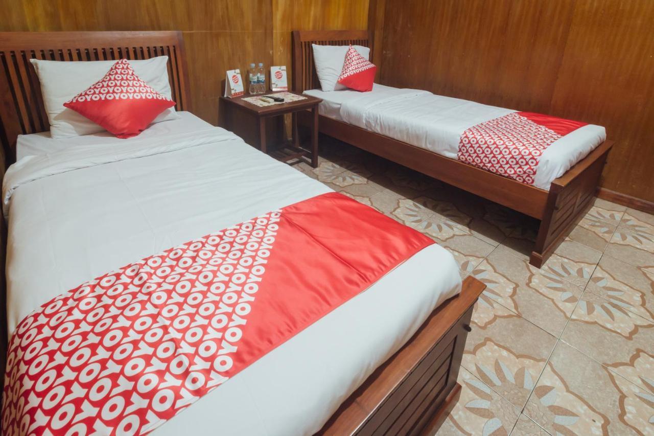 Vaccinated Staff - OYO 1300 Crecia Guest House Hatu Exterior foto