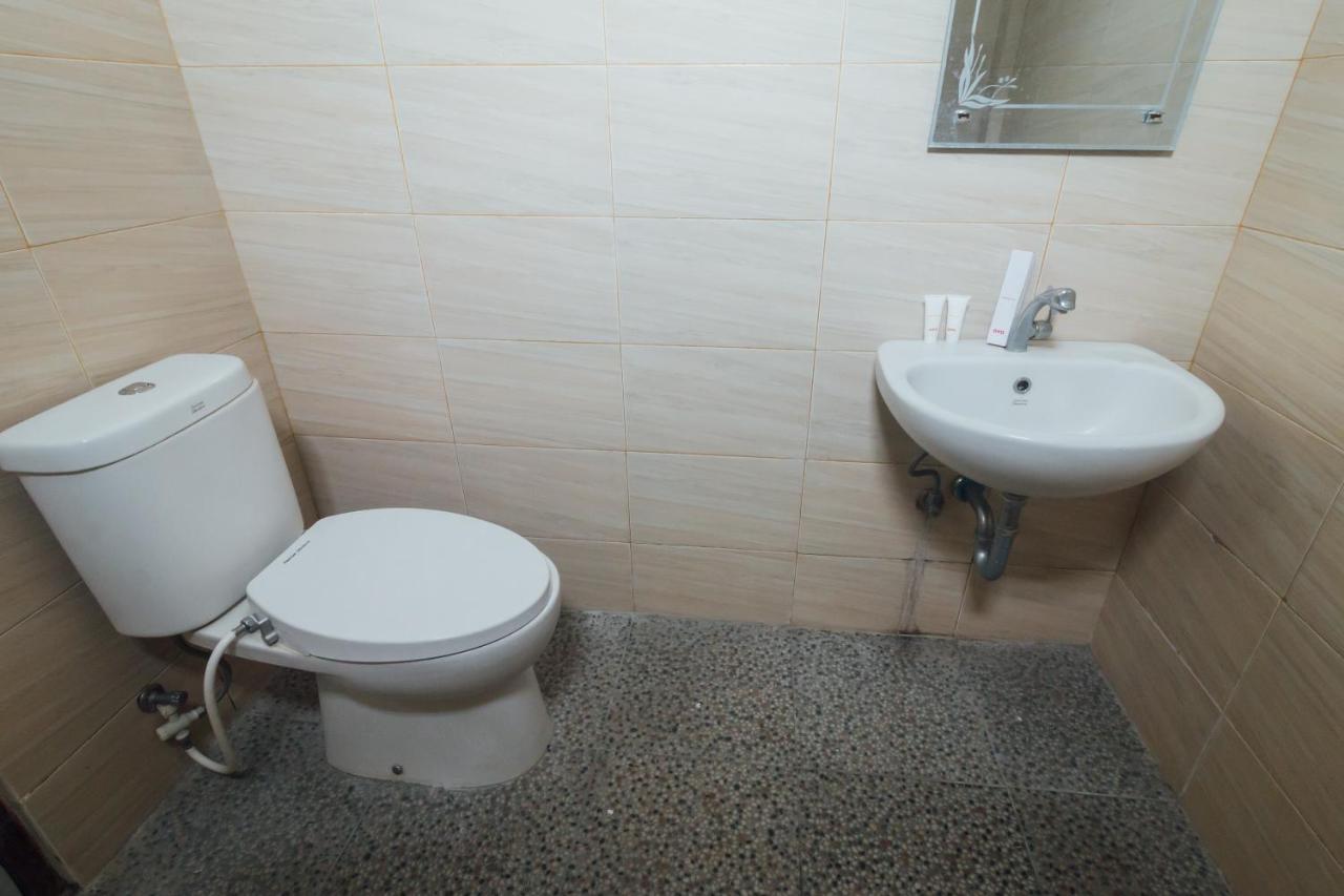 Vaccinated Staff - OYO 1300 Crecia Guest House Hatu Exterior foto