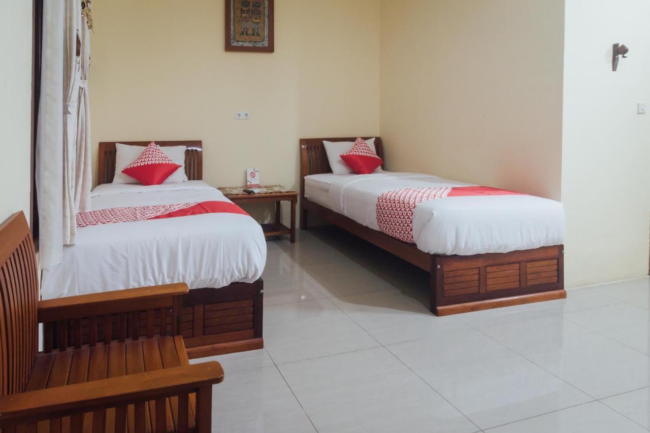 Vaccinated Staff - OYO 1300 Crecia Guest House Hatu Exterior foto
