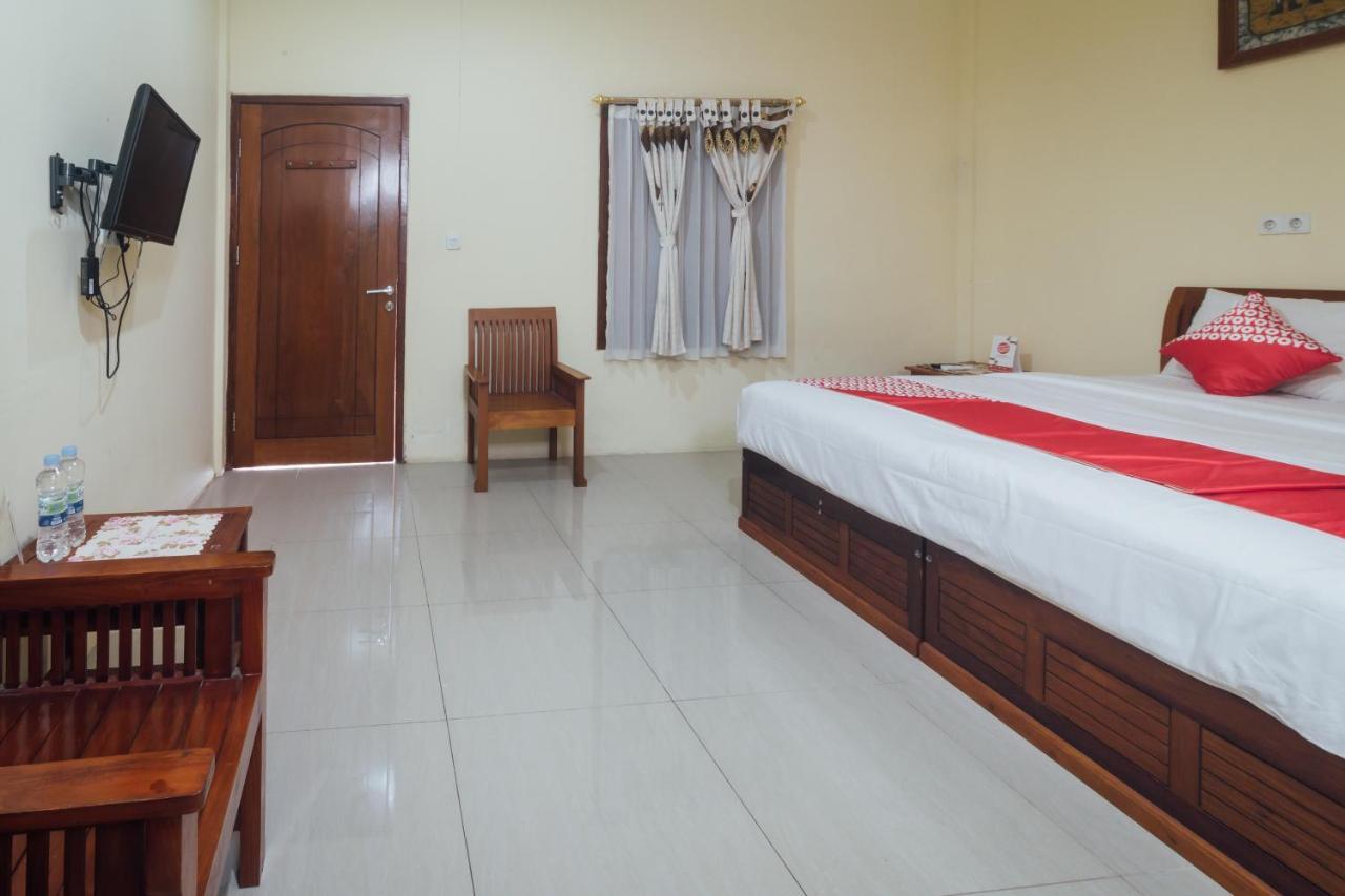 Vaccinated Staff - OYO 1300 Crecia Guest House Hatu Exterior foto