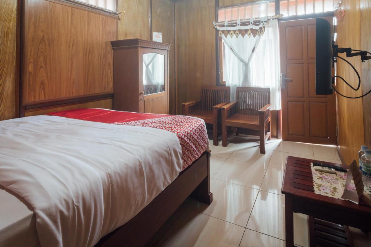 Vaccinated Staff - OYO 1300 Crecia Guest House Hatu Exterior foto